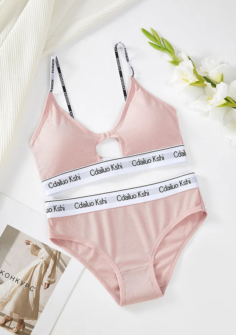 Fashionable Breathable Sports Bra And Panty Set Wireless Nylon Fabric Gathered Cup Fitness Underwear Short Style for Women
