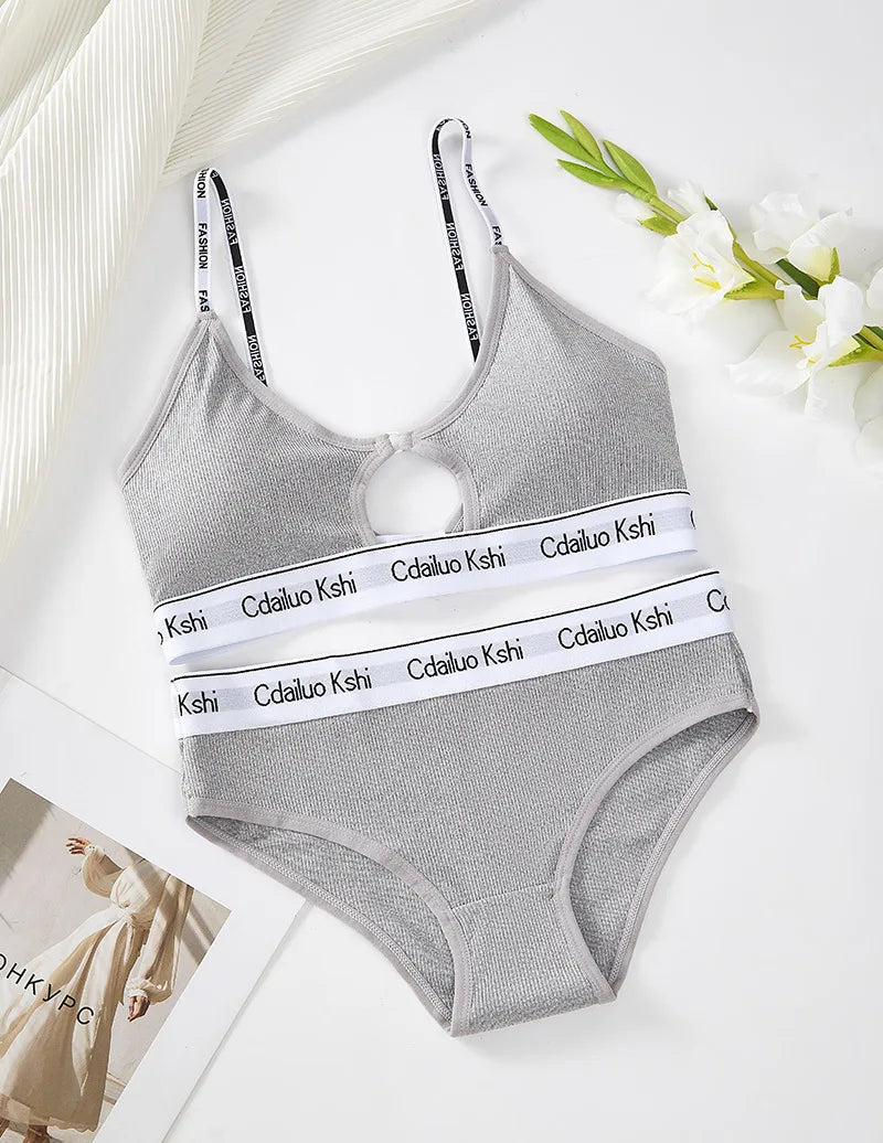 Fashionable Breathable Sports Bra And Panty Set Wireless Nylon Fabric Gathered Cup Fitness Underwear Short Style for Women