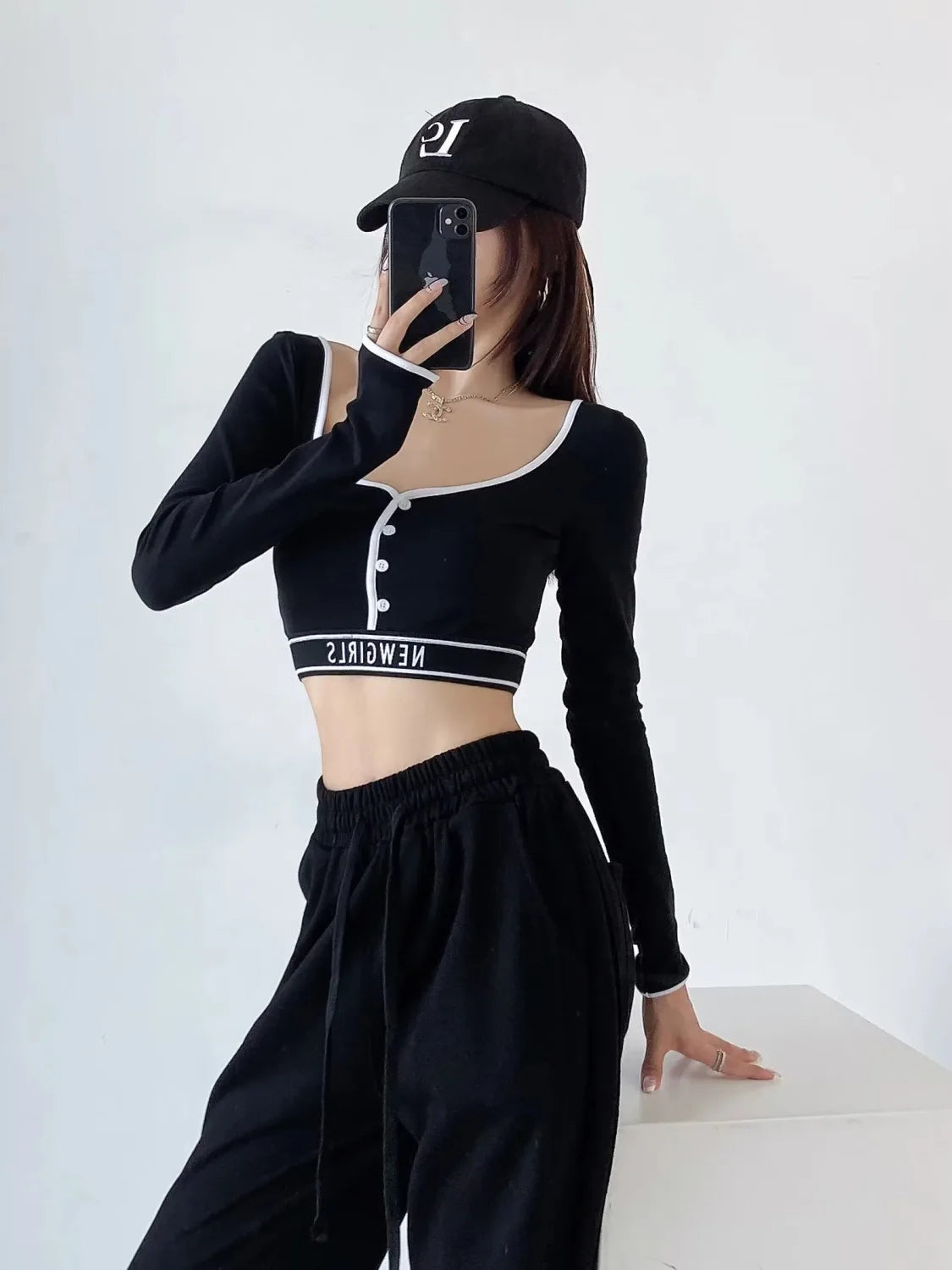 New Style Women's Tight Long-sleeved T-shirt Colour blocking Ultra-short Bottom High Waist Neckline Innerwear Athletic Tops