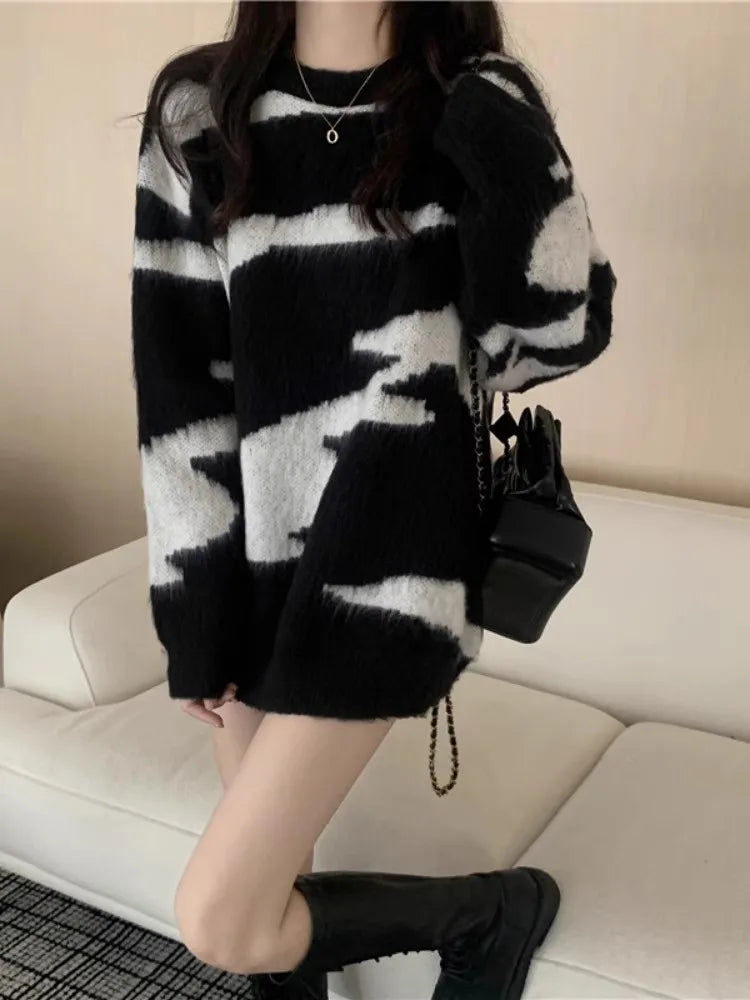 Korean Style Lazy Sweater Women's Winter New Arrival 2025 Popular Small Color Block High End Sensation Super Cute Knitted Shirt