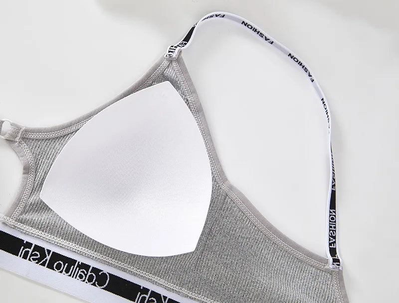Fashionable Breathable Sports Bra And Panty Set Wireless Nylon Fabric Gathered Cup Fitness Underwear Short Style for Women