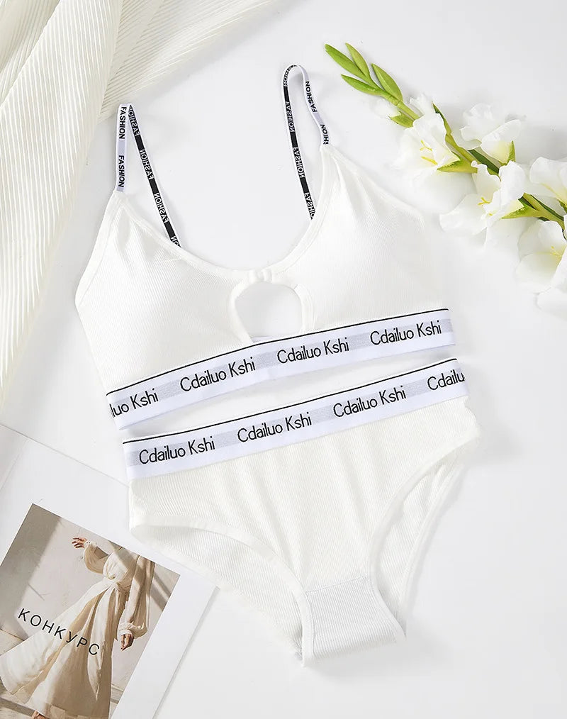 Fashionable Breathable Sports Bra And Panty Set Wireless Nylon Fabric Gathered Cup Fitness Underwear Short Style for Women